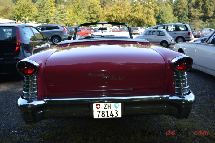 Oldsmobile 98 4th generation 1957-1958 (1957 convertible 2d), rear view