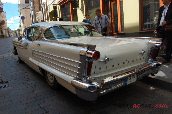 Oldsmobile 98 4th generation 1957-1958 (1958 Holiday hardop 2d),  left rear view
