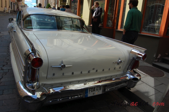 Oldsmobile 98 4th generation 1957-1958 (1958 Holiday hardop 2d), rear view