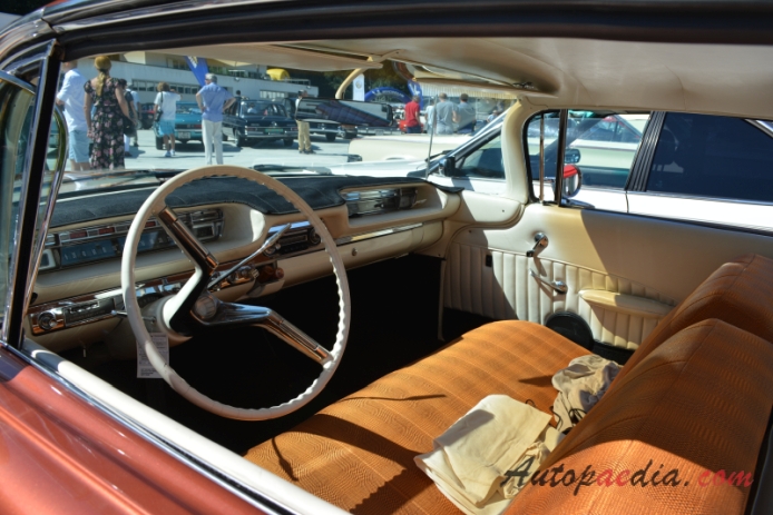 Oldsmobile 98 5. generacja 1959-1960 (1959 Holiday hardop 2d), wnętrze