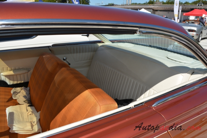 Oldsmobile 98 5. generacja 1959-1960 (1959 Holiday hardop 2d), wnętrze