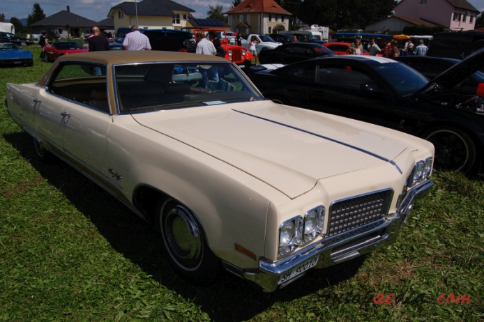 Oldsmobile 98 7th generation 1965-1970 (1970 hardtop 4d), right front view