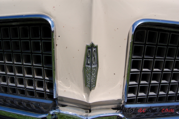 Oldsmobile 98 7. generacja 1965-1970 (1970 hardtop 4d), emblemat przód 