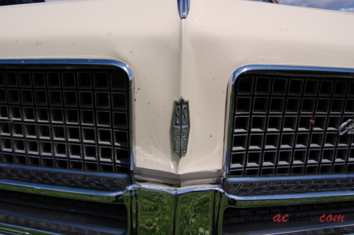 Oldsmobile 98 7. generacja 1965-1970 (1970 hardtop 4d), emblemat przód 
