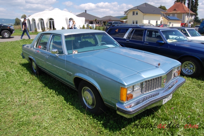 Oldsmobile 98 9th generation 1977-1984 (1979 sedan 4d), right front view