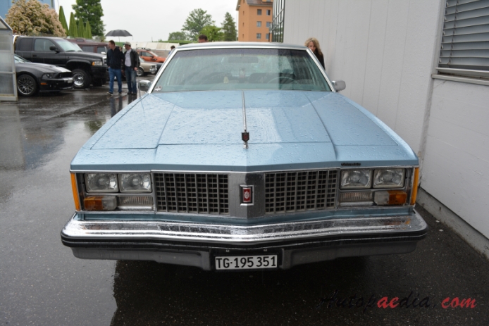 Oldsmobile 98 9th generation 1977-1984 (1979 sedan 4d), front view