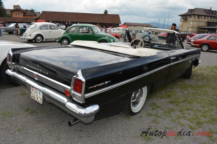 Oldsmobile Cutlass 1. generacja 1961-1963 (1963 F-85 cabriolet 2d), prawy tył
