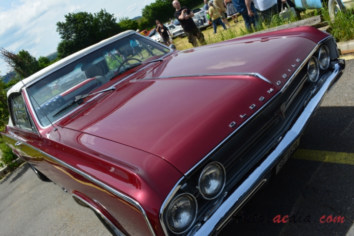 Oldsmobile Cutlass 2nd generation 1964-1967 (1964 F-85 cabriolet 2d), front view