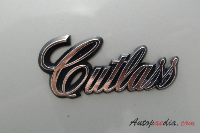 Oldsmobile Cutlass 3. generacja 1968-1972 (1968 convertible 2d), emblemat tył 