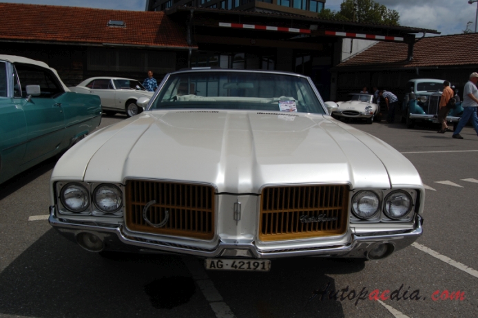 Oldsmobile Cutlass 3rd generation 1968-1972 (1971 Supreme convertible 2d), front view