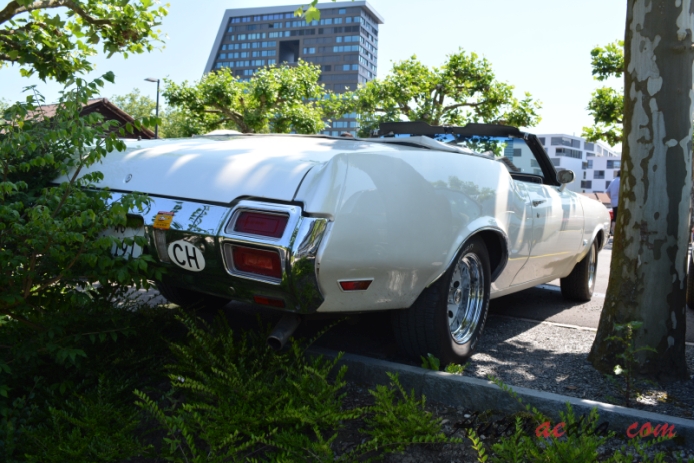 Oldsmobile Cutlass 3rd generation 1968-1972 (1971 Supreme convertible 2d), right rear view