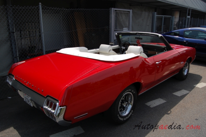 Oldsmobile Cutlass 3rd generation 1968-1972 (1972 Supreme convertible 2d), right rear view
