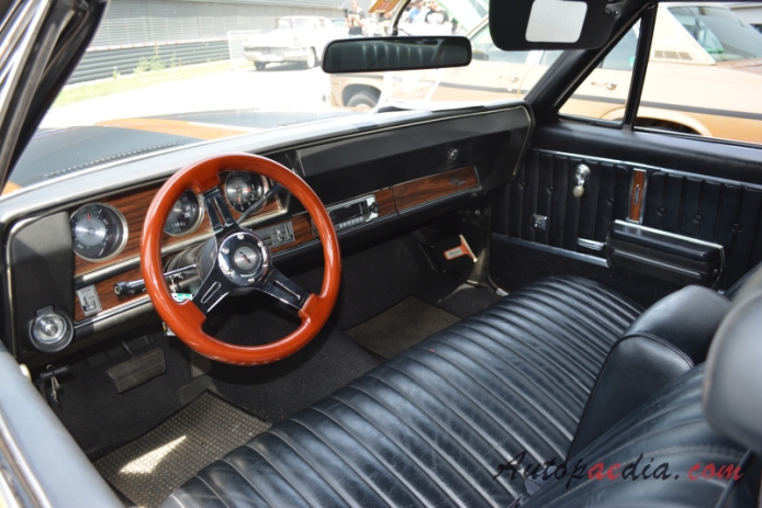 Oldsmobile Cutlass 3. generacja 1968-1972 (1972 Supreme hardtop 4d), wnętrze
