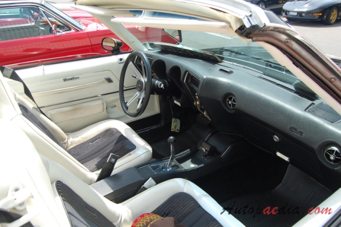 Oldsmobile Cutlass 4. generacja 1973-1977 (1975 Hurst/Hatch T-top Coupé 2d), wnętrze