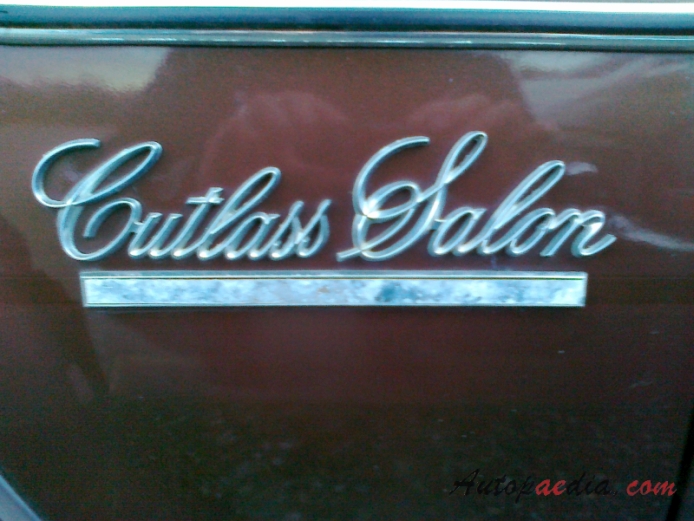 Oldsmobile Cutlass 4. generacja 1973-1977 (1977 Salon 2d), emblemat bok 