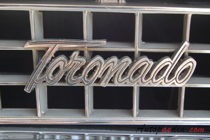 Oldsmobile Toronado 1st generation 1966-1970 (1967), front emblem  