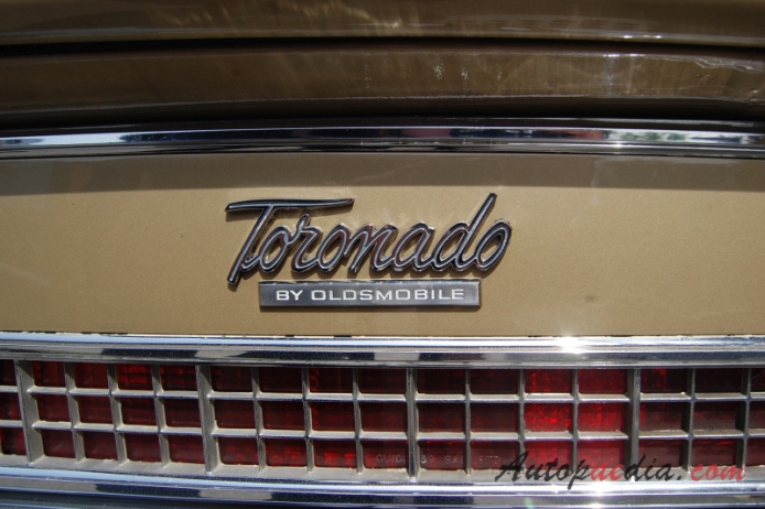 Oldsmobile Toronado 1st generation 1966-1970 (1967), rear emblem  