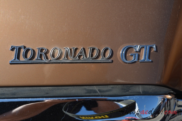 Oldsmobile Toronado 1. generacja 1966-1970 (1970 GT), emblemat przód 