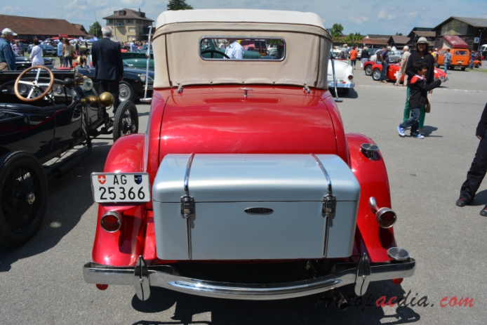 Oldsmobile Six 1932 (convertible 2d), rear view