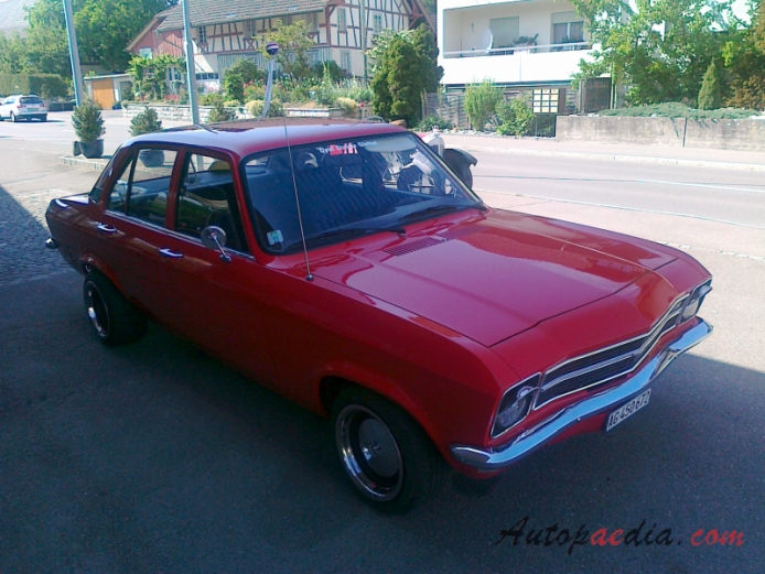 Opel Ascona A 1970-1975 (1972 1.2 sedan 4d), right front view