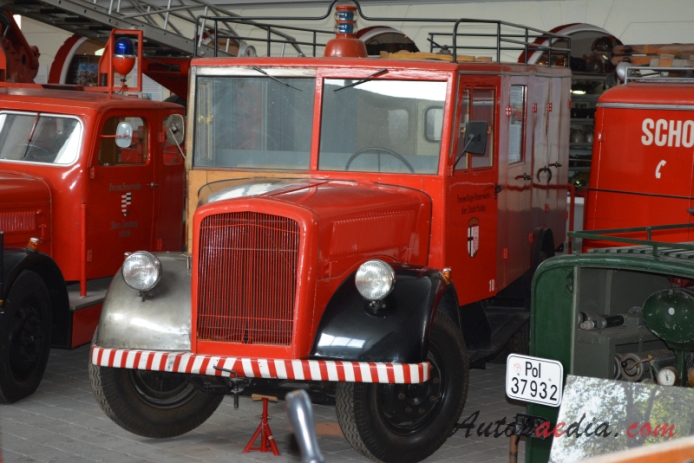 Opel Blitz 1. generacja 1930-1954 (1941 BRF wóz strażacki), lewy przód