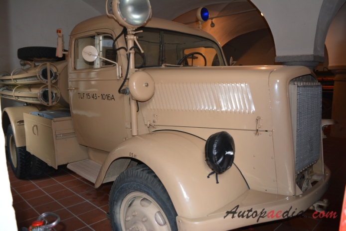 Opel Blitz 1. generacja 1930-1954 (1944 3,6 6700 AFN 36 wóz strażacki), prawy przód
