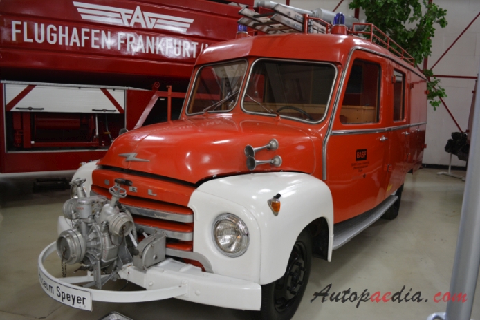 Opel Blitz 2. generacja 1952-1960 (1959 LF8 Ziegler wóz strażacki), lewy przód