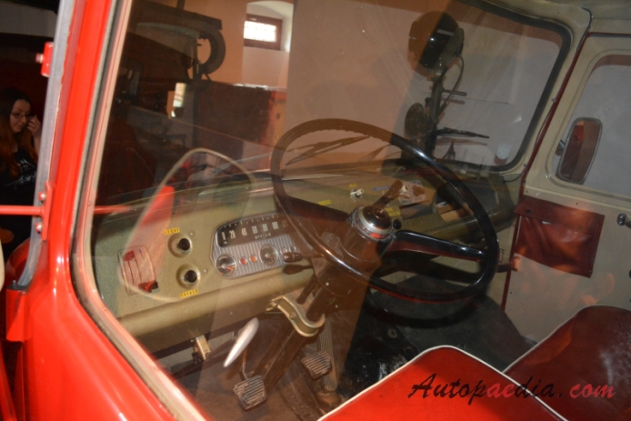 Opel Blitz 3. generacja 1960-1965 (LF Konrad Rosenbaür wóz strażacki), wnętrze