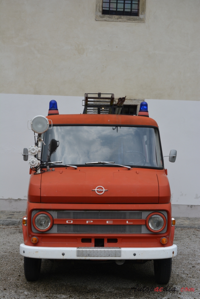 Opel Blitz 4. generacja 1965-1975 (LLF wóz strażacki), przód