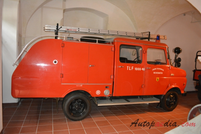 Opel Blitz 4. generacja 1965-1975 (TLF 1000-40 wóz strażacki), prawy bok