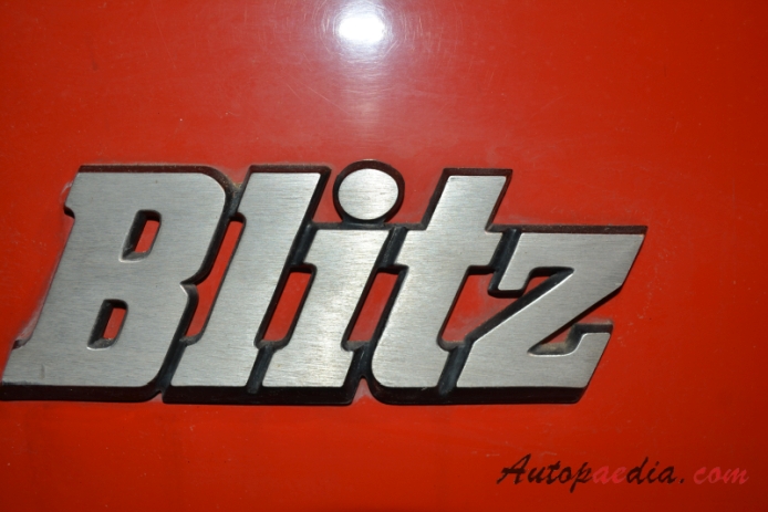 Opel Blitz 4. generacja 1965-1975 (TLF 1000-40 wóz strażacki), emblemat bok 