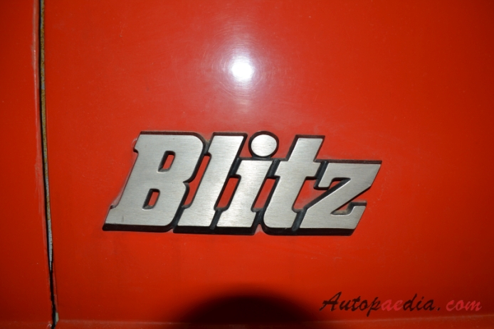 Opel Blitz 4. generacja 1965-1975 (TLF 1000-40 wóz strażacki), emblemat bok 