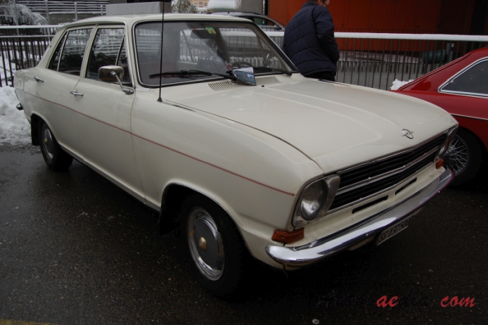Opel Kadett B 1965-1973 (1971-1973 sedan 4d), prawy przód