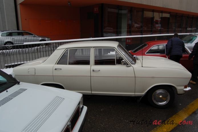 Opel Kadett B 1965-1973 (1971-1973 sedan 4d), right side view