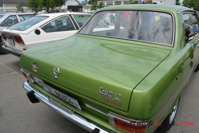 Opel Kadett B 1965-1973 (1973 Holiday 1.2 Special sedan 2d), tył