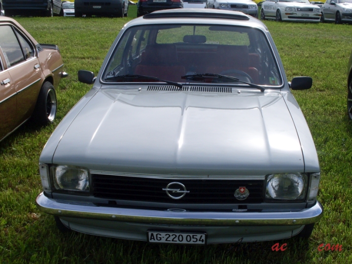 Opel Kadett C 1973-1979 (1977-1979 C2 kombi 3d), prawy przód