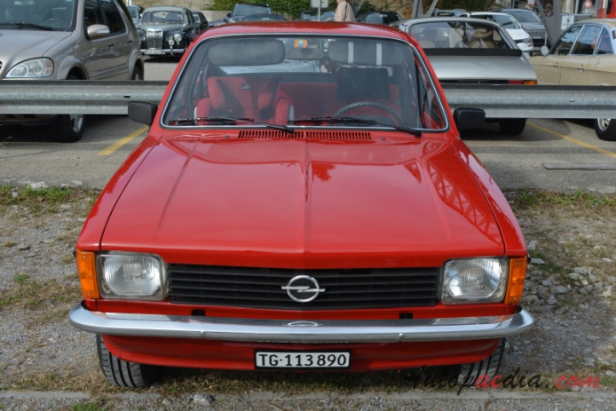 Opel Kadett C 1973-1979 (1977-1979 Opel Kadett C2 1.2S sedan 4d), przód