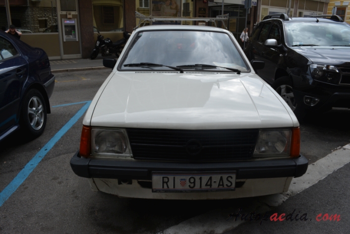 Opel Kadett D 1979-1984 (1982-1984 1.6 D hatchback 5d), przód