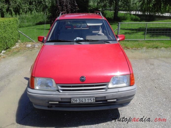 Opel Kadett E 1984-1993 (1989-1991 Kadett 1.6i fun kombi 5d), front view