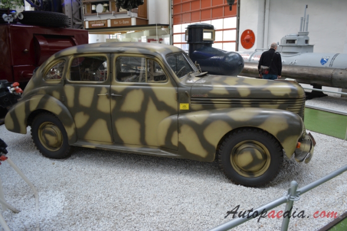 Opel Kapitän 1st generation 1938-1940 (1939 military vehicle limousine 4d), right side view