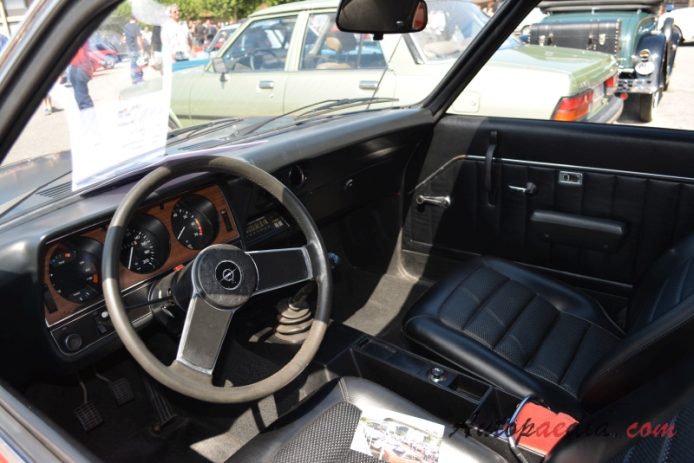 Opel Manta A 1970-1975 (1971 1900 SR Coupé 2d), interior