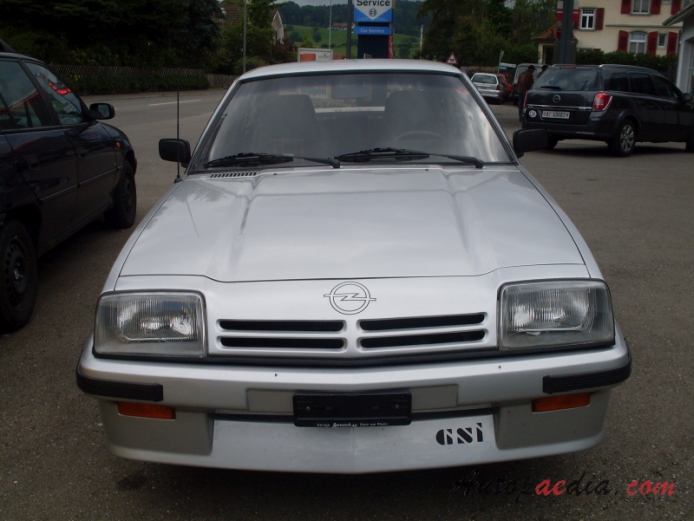Opel Manta B 1975-1988 (1983-1988 B2 GSi CC hatchback 3d), front view