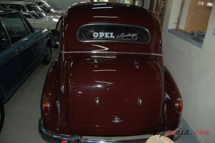Opel Olympia 3. generacja 1950-1953 (1951 Sedan 2d), tył