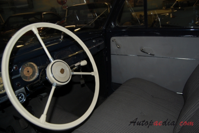Opel Olympia 3. generacja 1950-1953 (1951 Sedan 2d), wnętrze