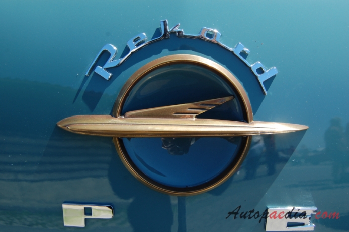 Opel Rekord 1. generacja Olympia Rekord 1953-1957 (1956 sedan 2d), emblemat przód 