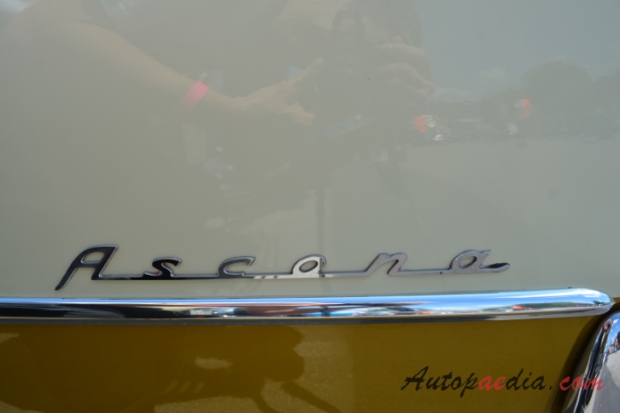 Opel Rekord 2. generacja PI 1957-1960 (1958 Olympia Ascona Rekord 1500 sedan 2d), emblemat bok 
