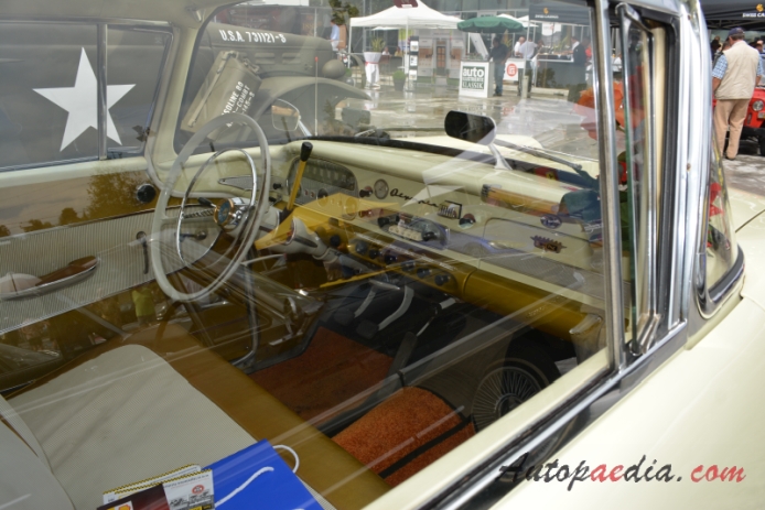 Opel Rekord 2. generacja PI 1957-1960 (1958 Olympia Ascona Rekord 1500 sedan 2d), wnętrze