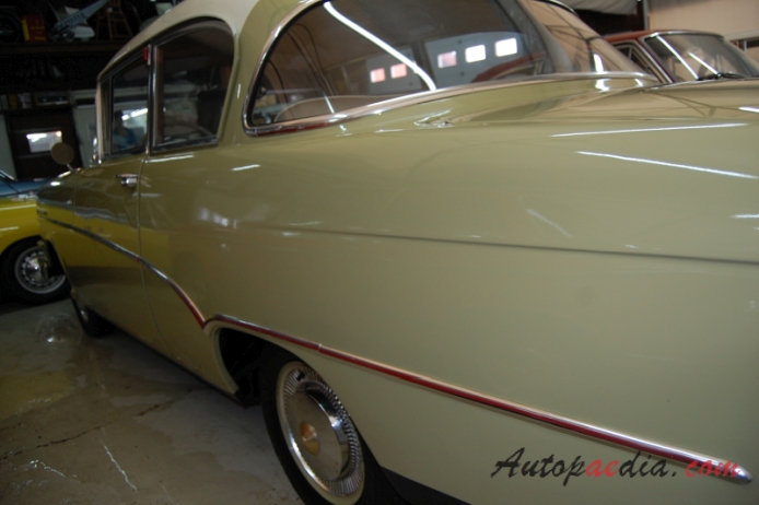 Opel Rekord 2. generacja PI 1957-1960 (1960 Olympia 1700 sedan 2d), lewy bok