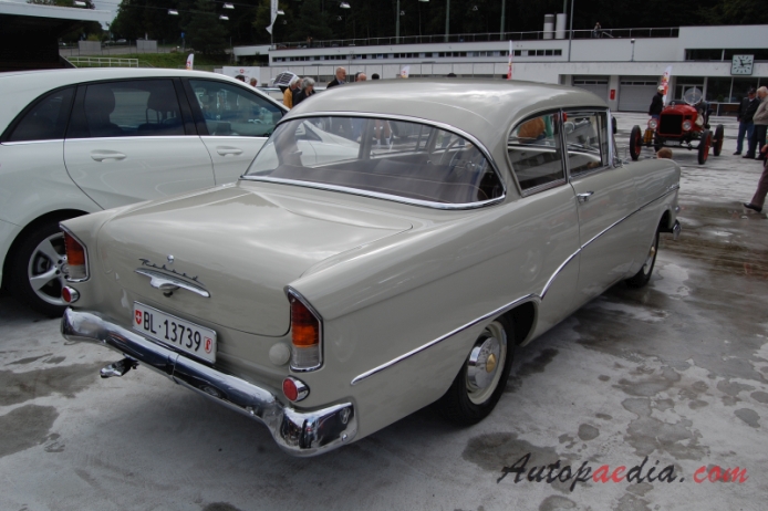 Opel Rekord 2. generacja PI 1957-1960 (sedan 2d), prawy tył