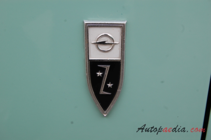 Opel Rekord 4. generacja (Rekord A) 1963-1965 (1700 sedan 2d), emblemat bok 